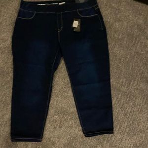 Avenue Skinny pull on jeans NWT